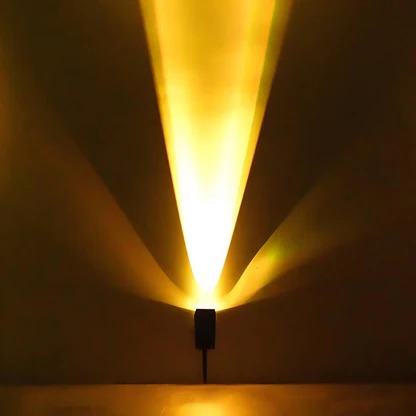 Soldriven LED Spotlight – Justerbar Zoom, RGB & Varmvitt, IP65 för Trädgård och Uteplats