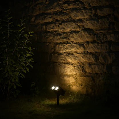 Soldriven LED Spotlight – Justerbar Zoom, RGB & Varmvitt, IP65 för Trädgård och Uteplats